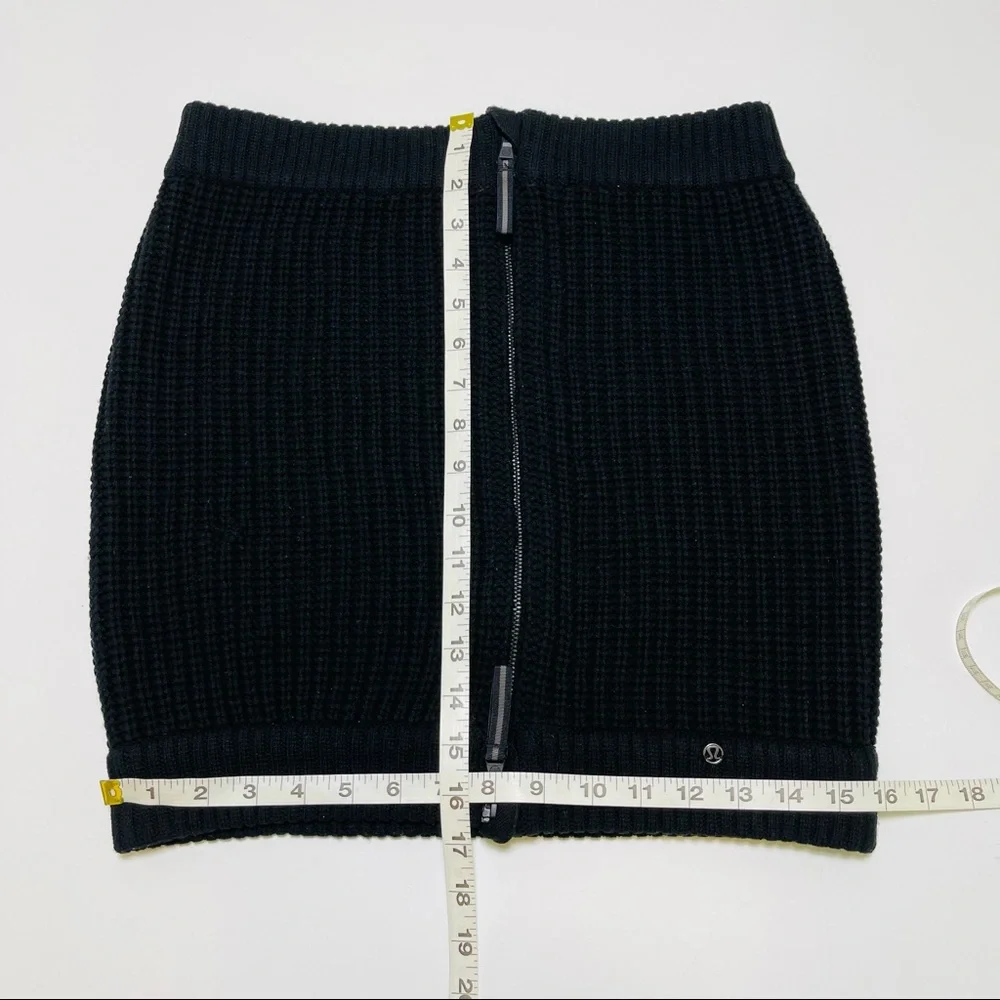 Lululemon Falling Freely Neck Warmer Scarf Knit Zip Up Black OS